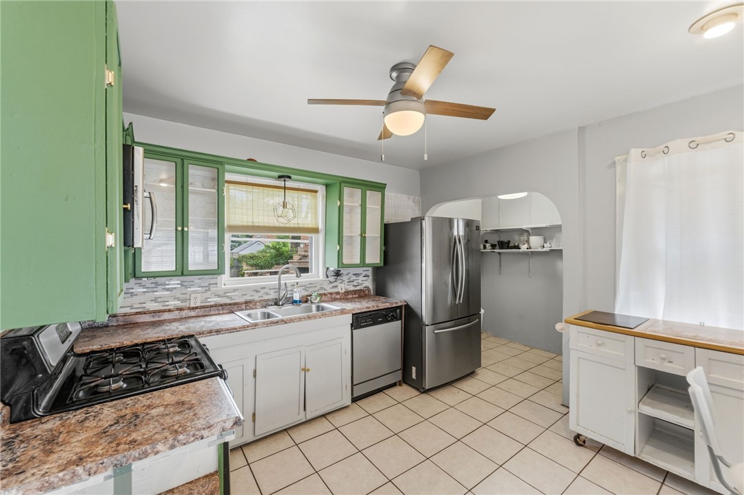 34 Intervale Road Cranston, RI 02910 - Photo 21 of 46