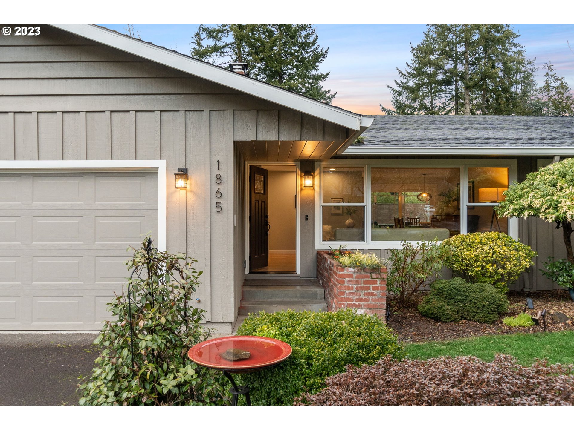 1865 Mapleleaf Road Lake Oswego, OR 97034 - Photo 2 of 23 Gallery Image 2