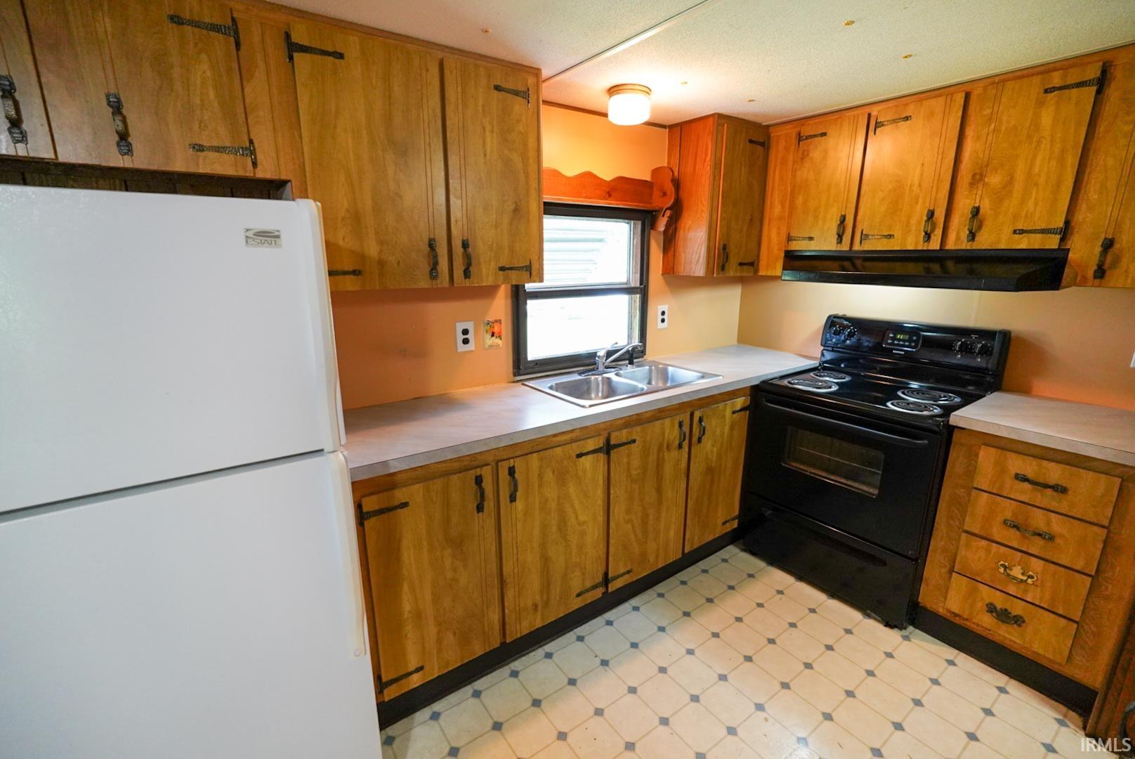 646 West Seitz Street Jasper, IN 47546 - Photo 4 of 13