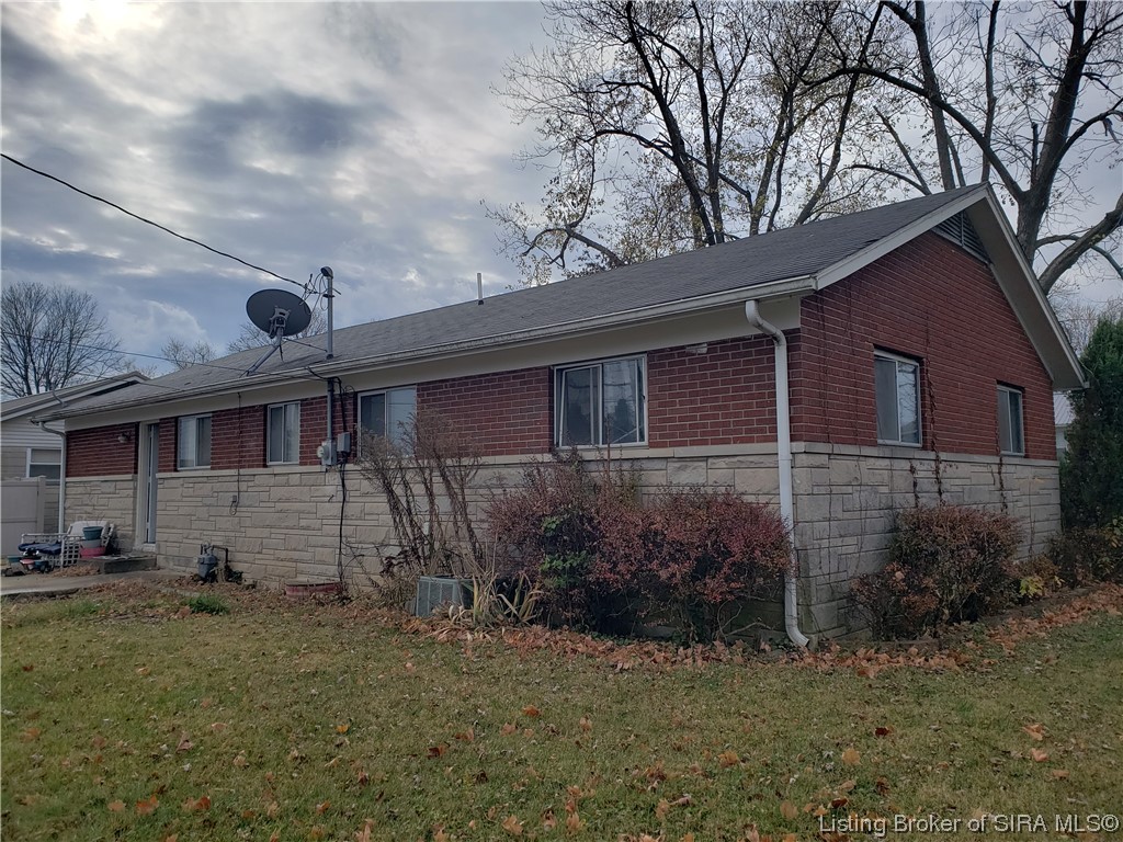 113 Bruce Street Salem, IN 47167 - Photo 2 of 19