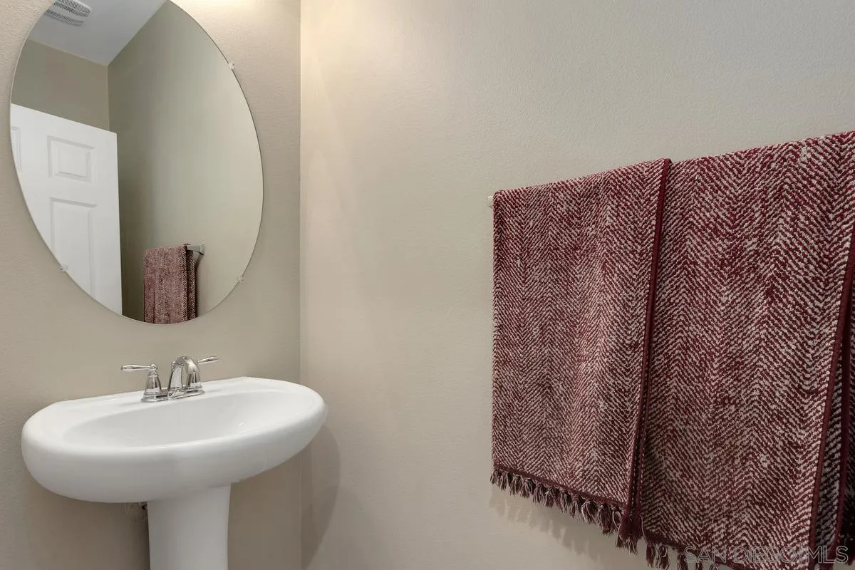 259 Oberlander Way Fallbrook, CA 92028 - Photo 2 of 27