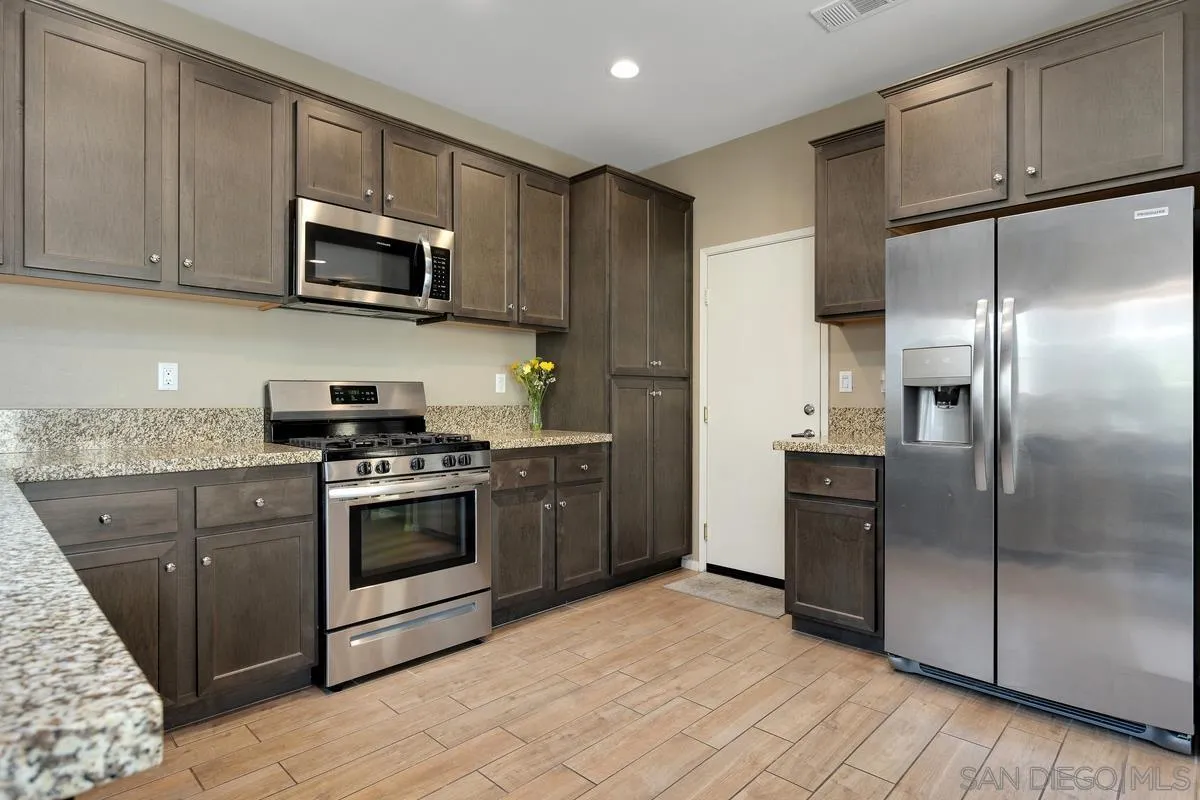 259 Oberlander Way Fallbrook, CA 92028 - Photo 9 of 27