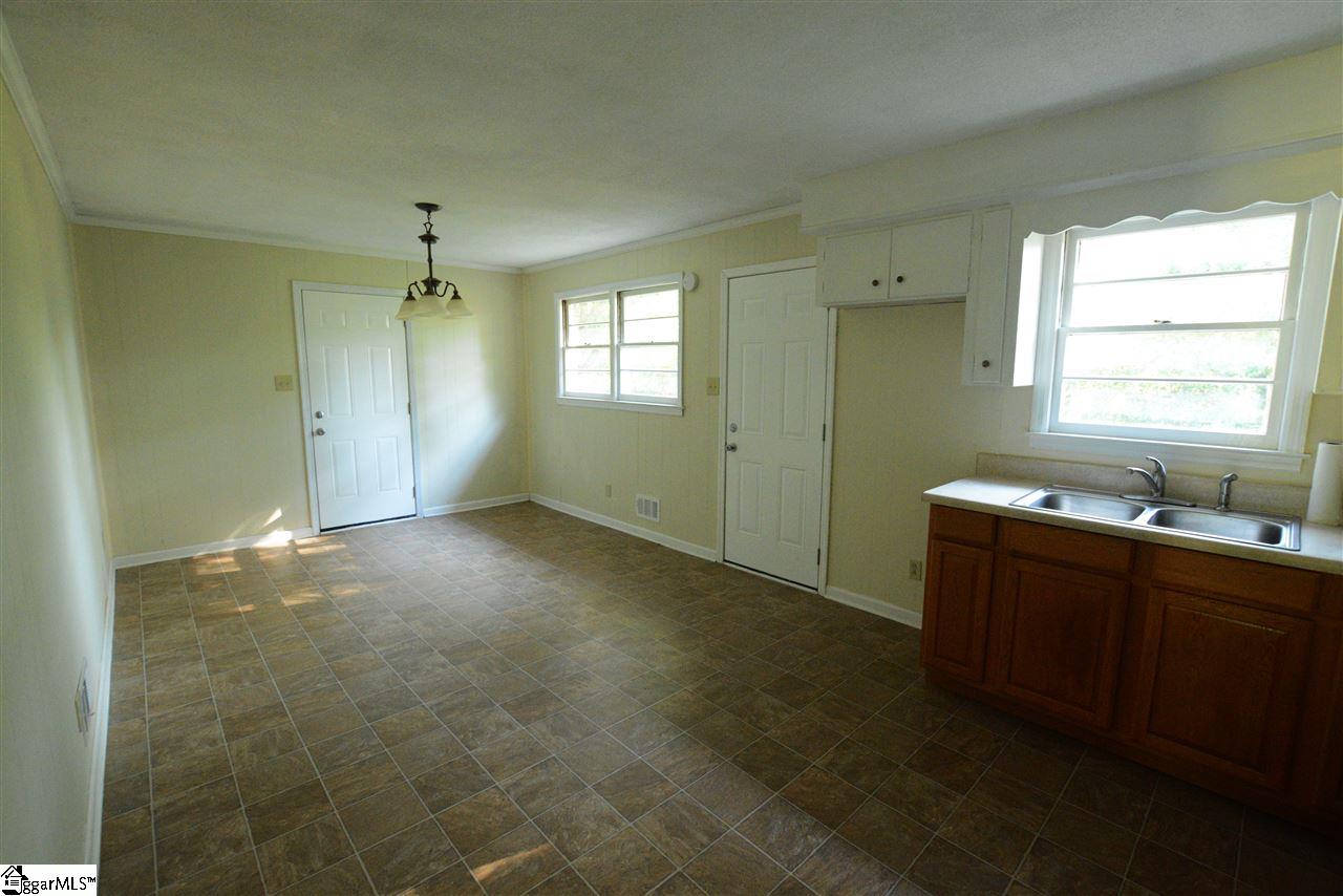 207 Floyd Road Spartanburg, SC 29303 - Photo 2 of 24 Gallery Image 2
