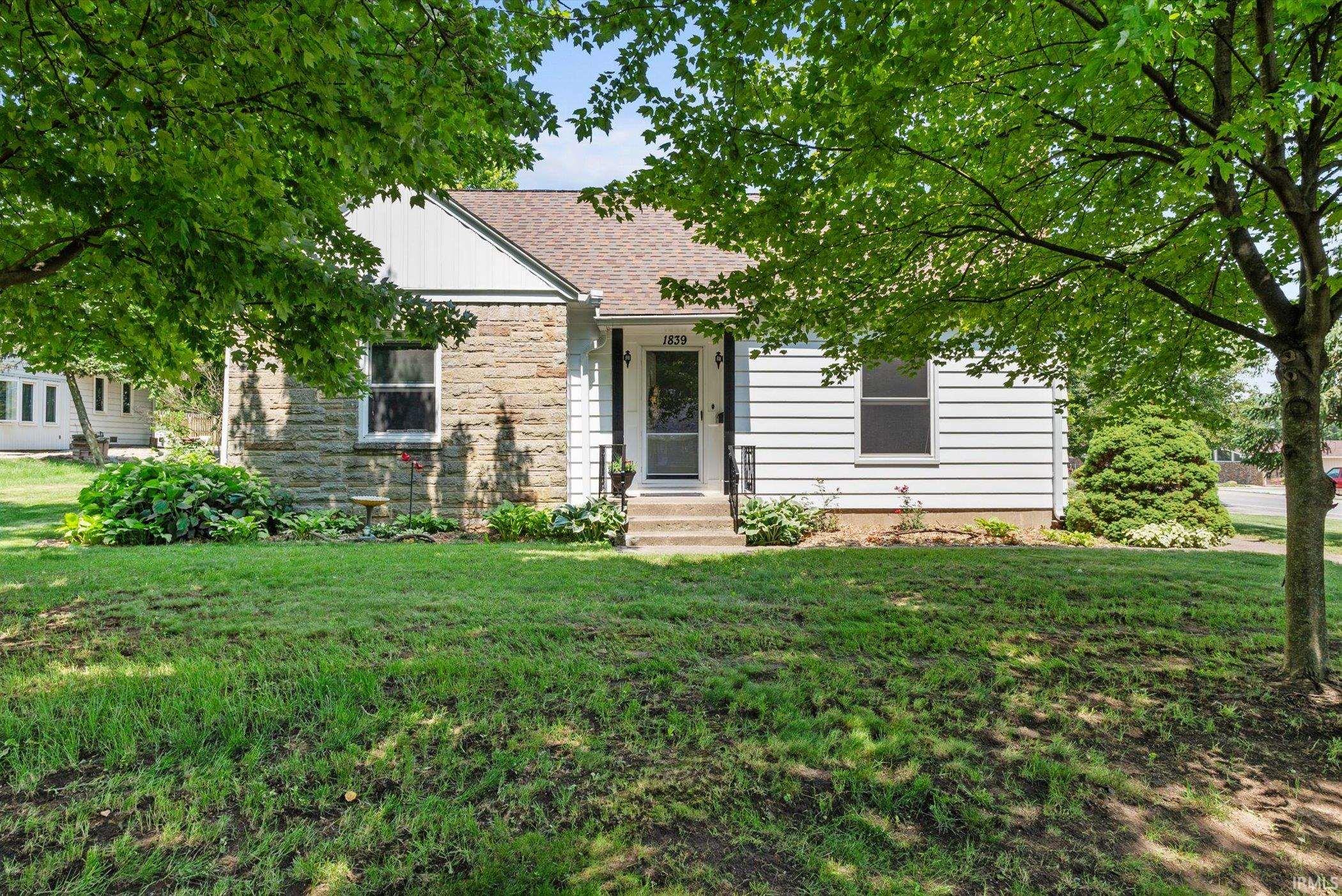 1839 Hawthorn Road Fort Wayne, IN 46802 - Photo 1 of 33