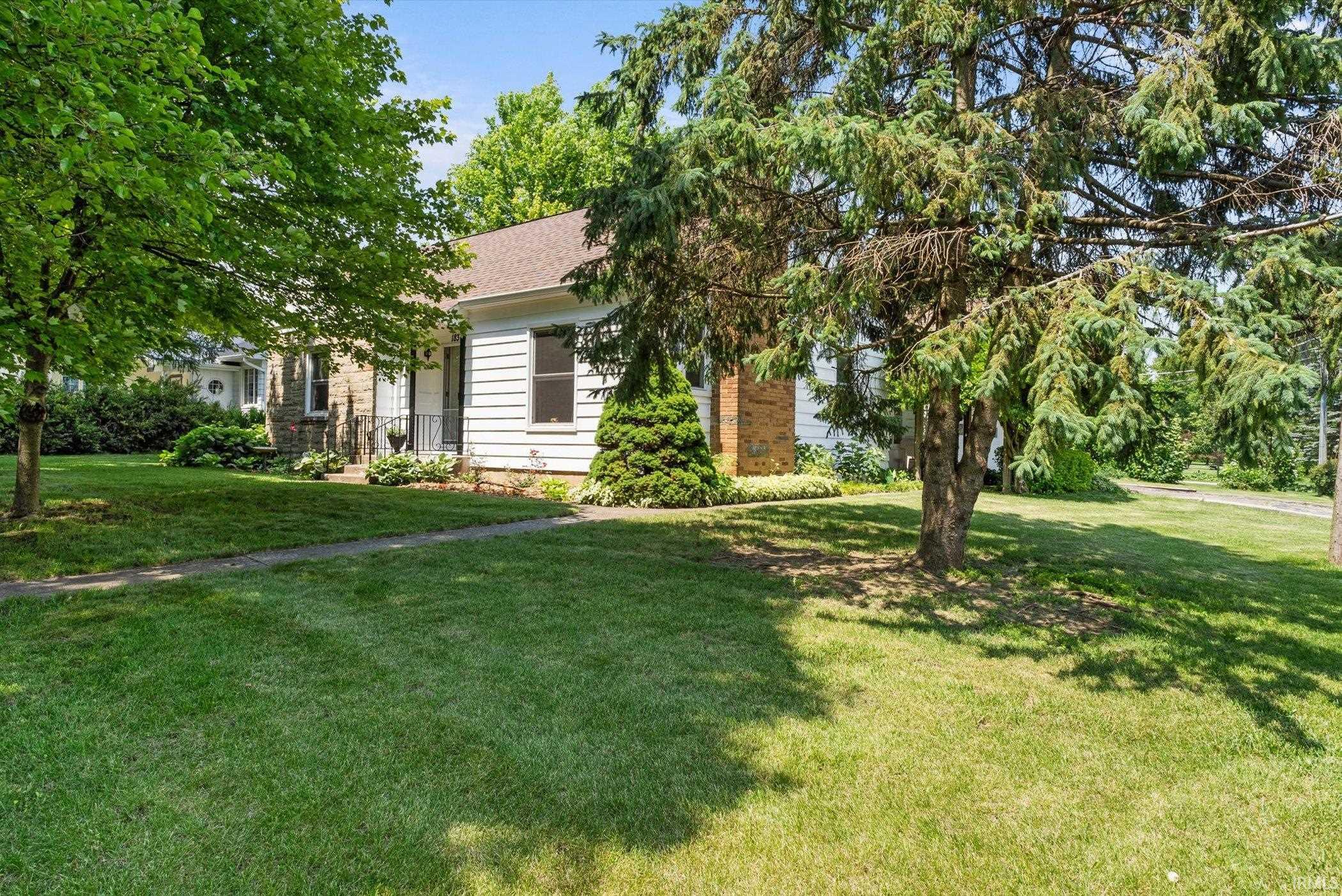 1839 Hawthorn Road Fort Wayne, IN 46802 - Photo 3 of 33