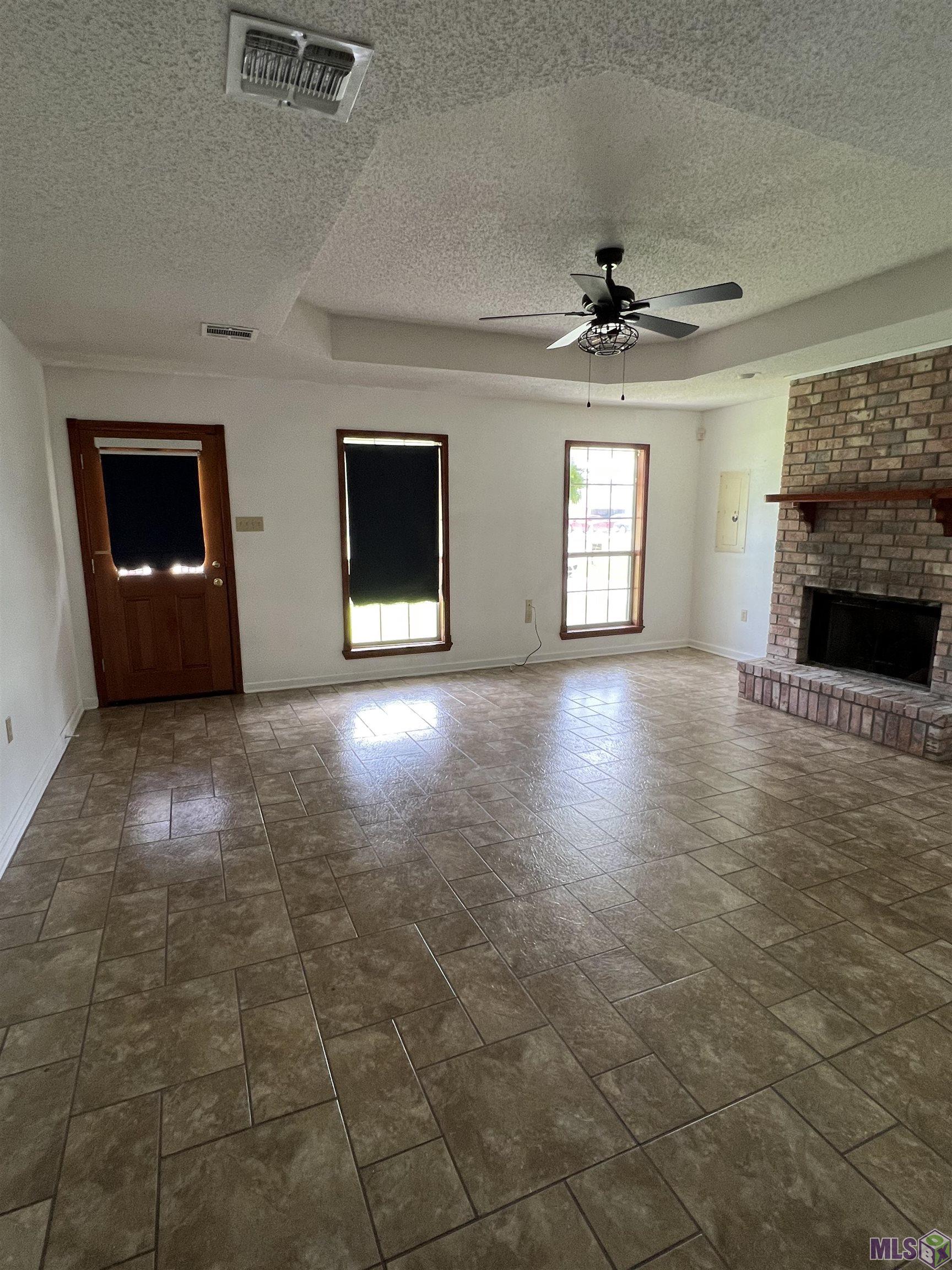 313 East Woodlawn Ranch Road Houma, LA 70363 - Photo 3 of 17 Gallery Image 3