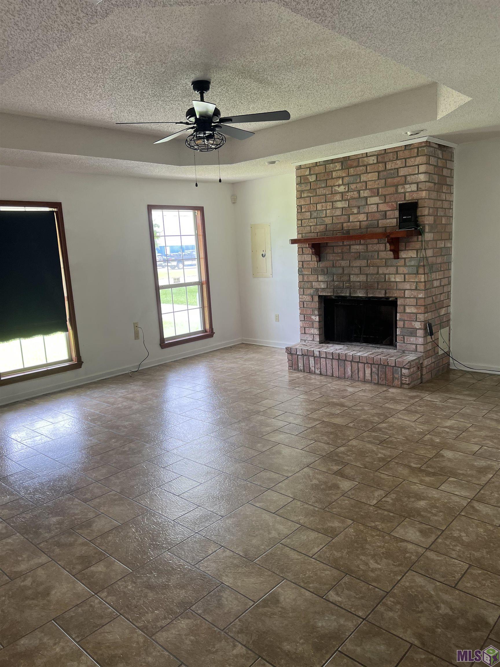 313 East Woodlawn Ranch Road Houma, LA 70363 - Photo 4 of 17 Gallery Image 4