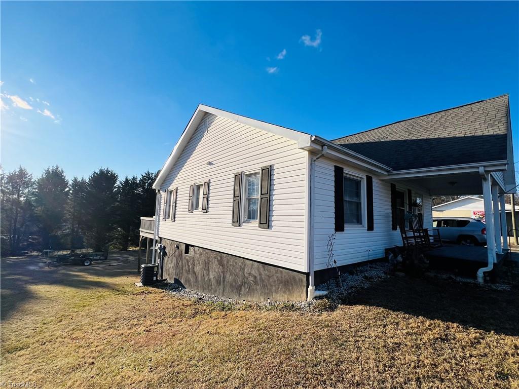 859 North Franklin Road Mount Airy, NC 27030 - Photo 4 of 32 Gallery Image 4