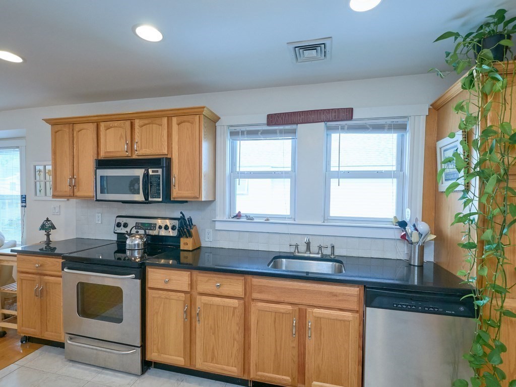 76 Putnam Road, Unit 2 Somerville, MA 02145 - Photo 11 of 23 Gallery Image 11