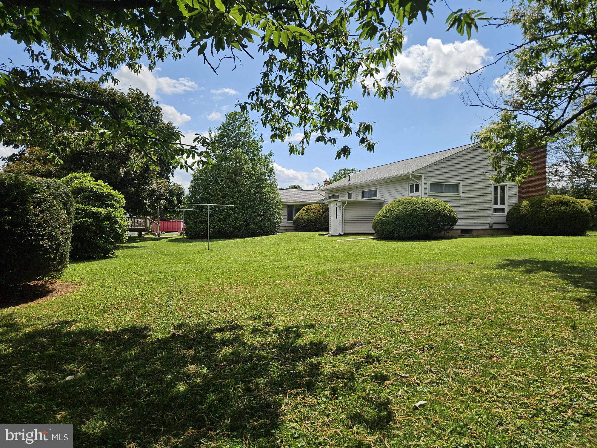 7015 Woodbine Road Woodbine, MD 21797 - Photo 4 of 60 Side of house