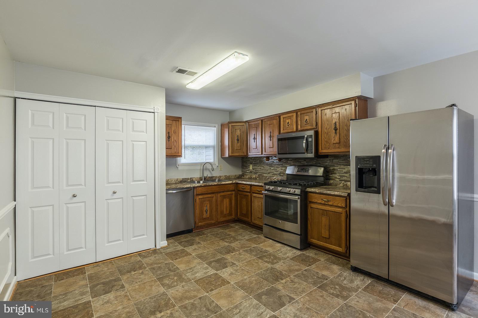 14320 Lindendale Road Woodbridge, VA 22193 - Photo 13 of 39