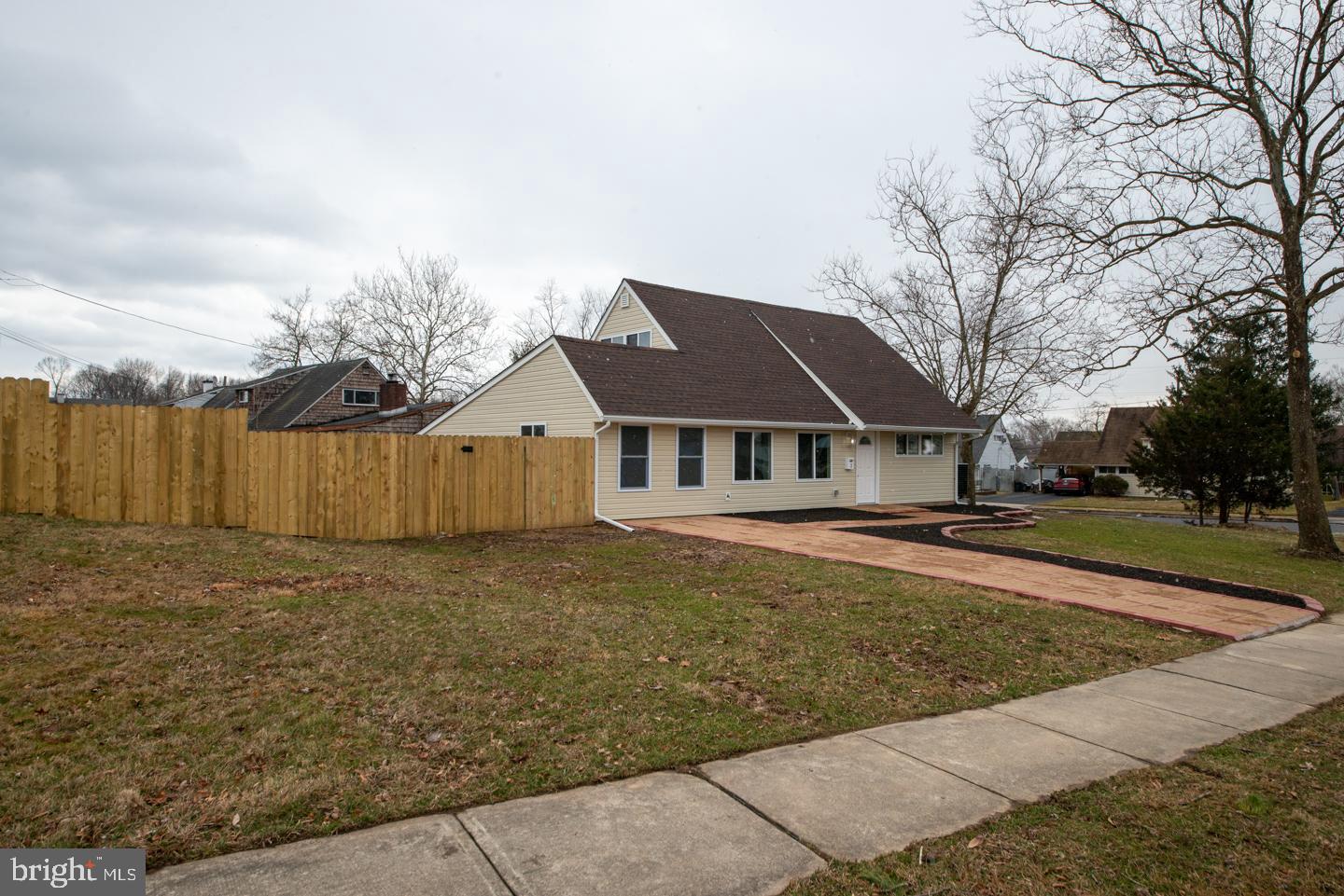 2 Indian Red Road Levittown, PA 19057 - Photo 3 of 52 Gallery Image 3
