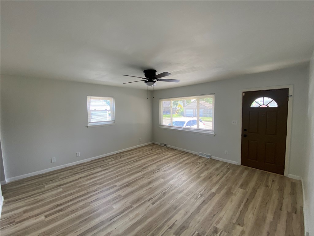4037 Reading Road Dayton, OH 45420 - Photo 5 of 36