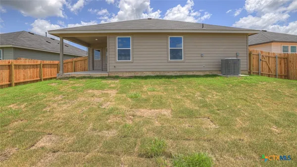 $325,990 | 322 Hodges Street, Maxwell, TX 78656