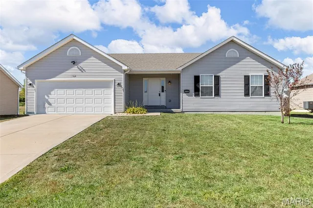$302,000 | 713 Aragorn Lane, Wright City, MO 63390