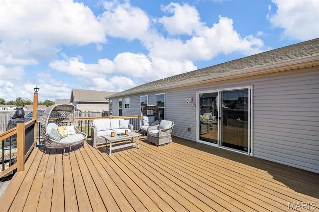 $302,000 | 713 Aragorn Lane, Wright City, MO 63390