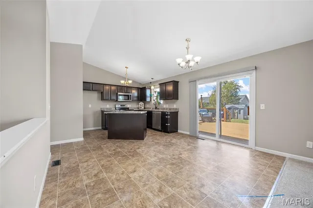 $302,000 | 713 Aragorn Lane, Wright City, MO 63390