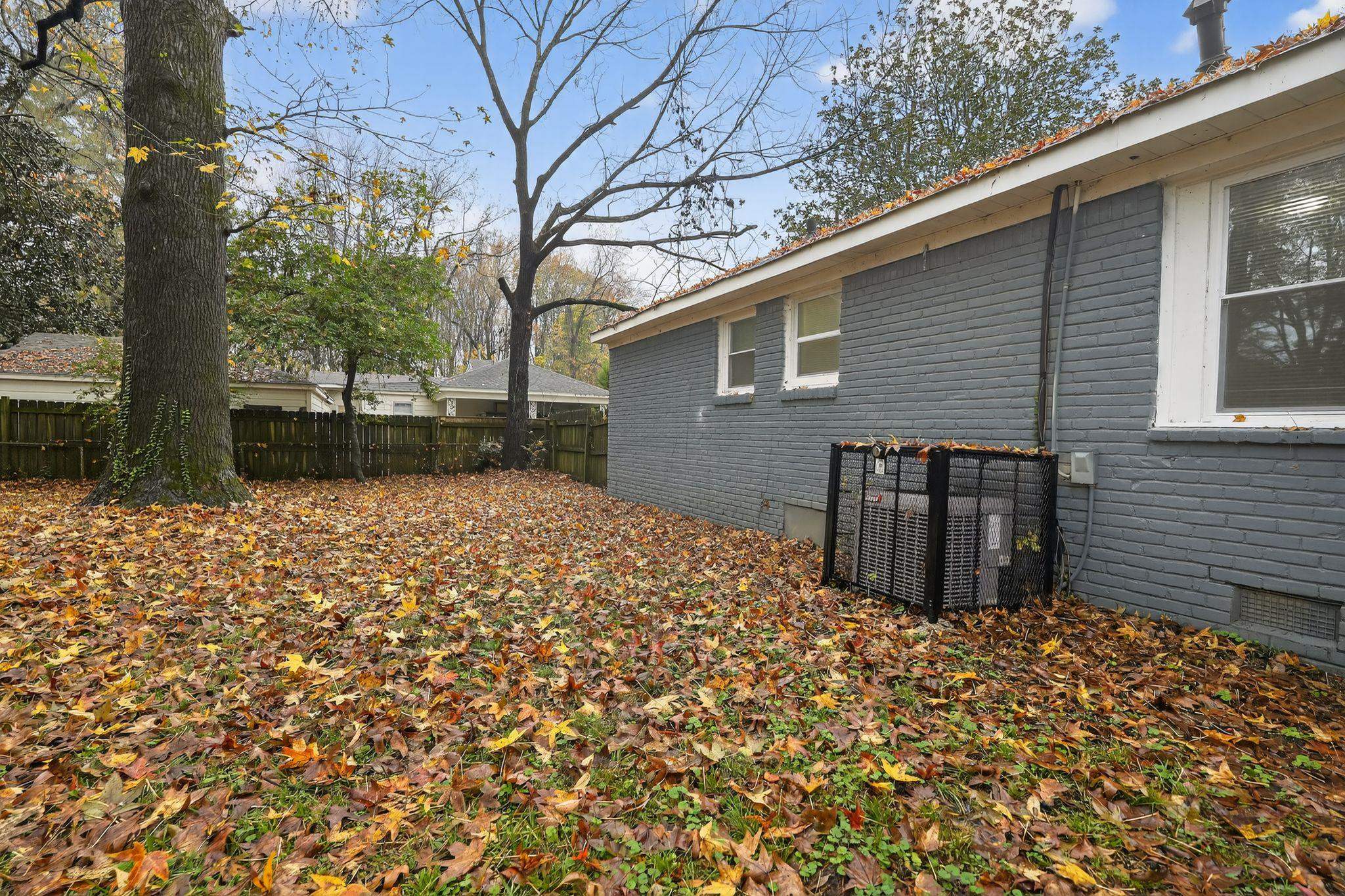 177 East Raines Road Memphis, TN 38109 - Photo 29 of 32 View of yard