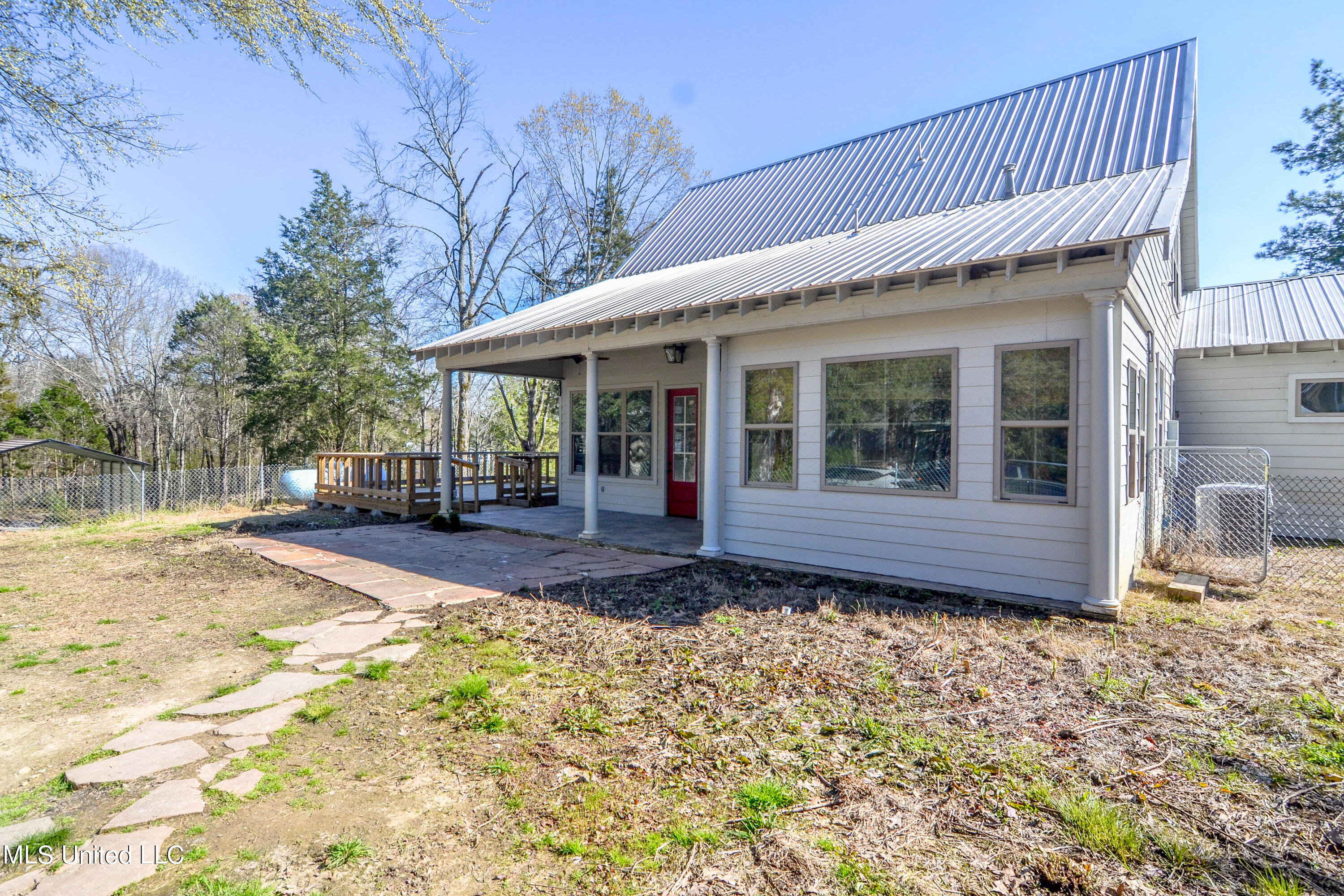 506 Watson Road Byhalia, MS 38611 - Photo 8 of 28 Covered Back Patio