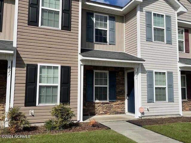 $1,300 | 429 Falls Cove, Jacksonville, NC 28546