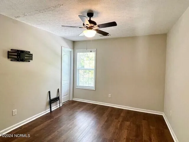 $1,300 | 429 Falls Cove, Jacksonville, NC 28546