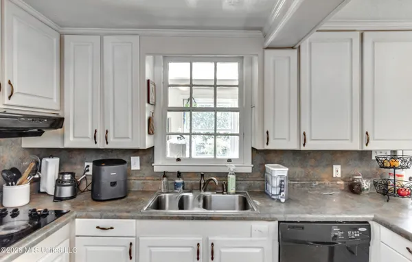 $275,000 | 2117 Riverside Drive, Jackson, MS 39202