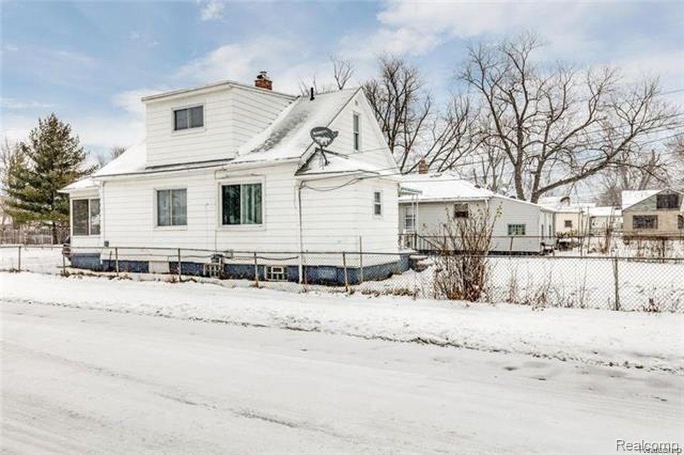8204 Republic Avenue Warren, MI 48089 - Photo 1 of 17