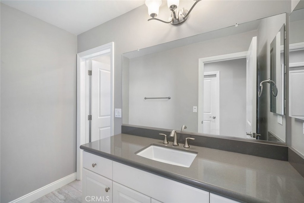 1190 Spring Azure Way Nipomo, CA 93444 - Photo 25 of 64 Upstairs Bathroom