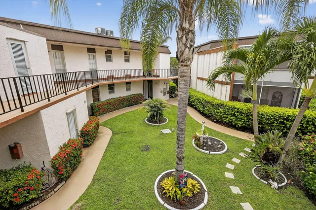 $129,900 | 6 Greenway Village North, Unit 210, Royal Palm Beach, FL 33411