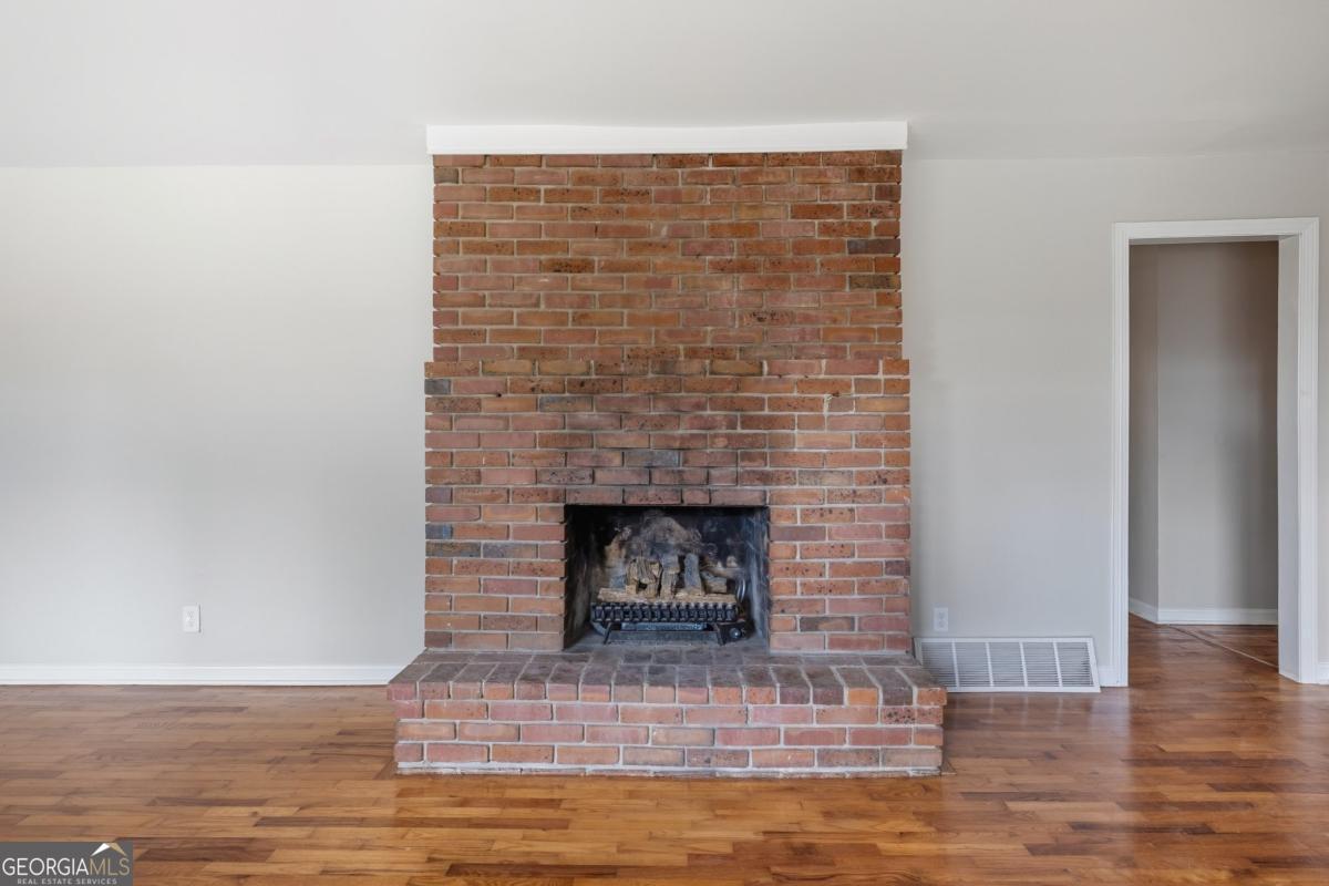 14 Mitchell Circle Rome, GA 30161 - Photo 19 of 39 a room with a fireplace