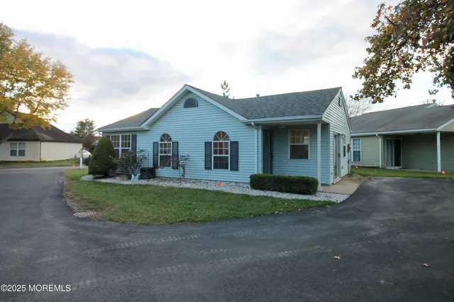 a view of a yard in front of a house