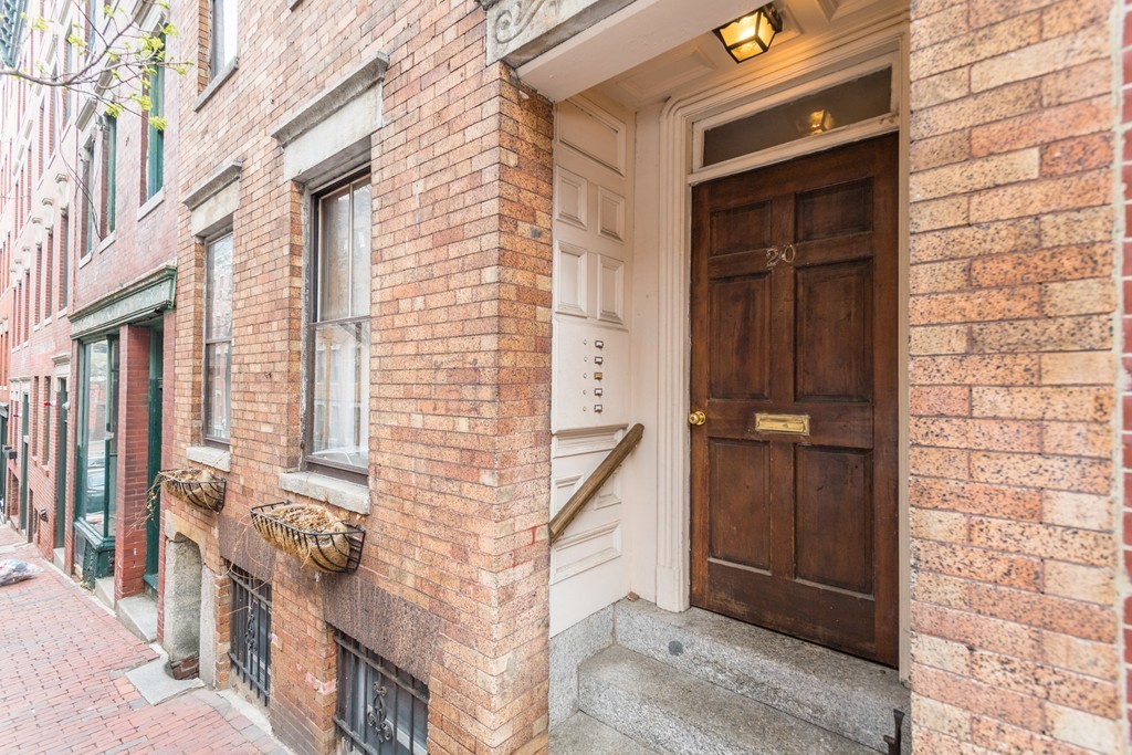 20 Grove Street Boston, MA 02114 - Photo 3 of 29