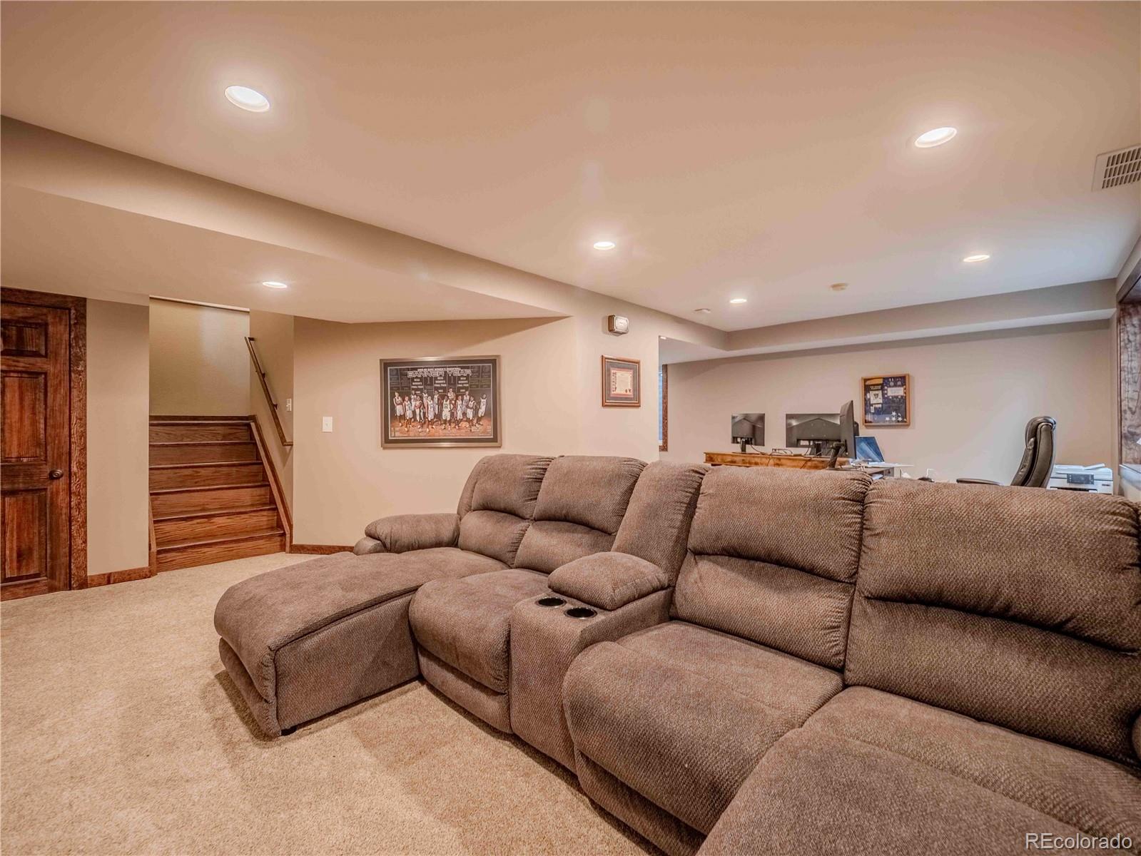 10071 Silver Maple Circle Highlands Ranch, CO 80129 - Photo 38 of 50 Gallery Image 38