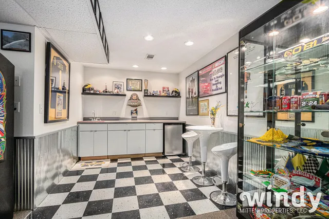 $499,900 | 6206 Paw Paw Lake Road, Watervliet, MI 49098