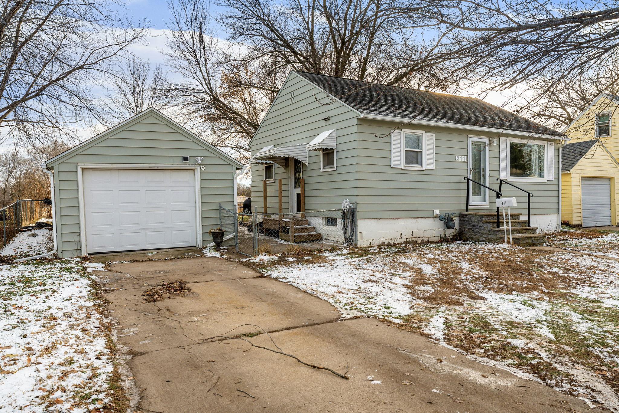 211 12th Avenue Southwest Austin, MN 55912 - Photo 4 of 29