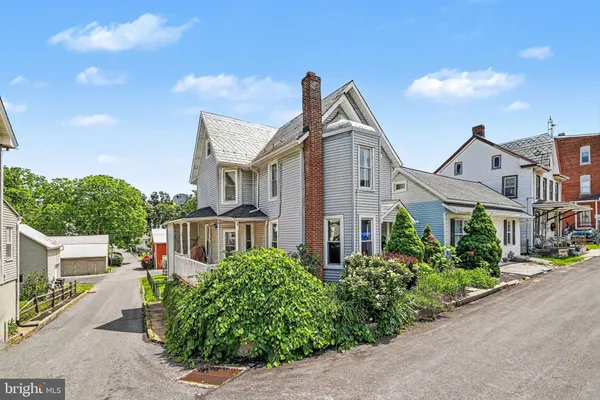 $284,900 | 51 West Pennsylvania Avenue, Yoe, PA 17313
