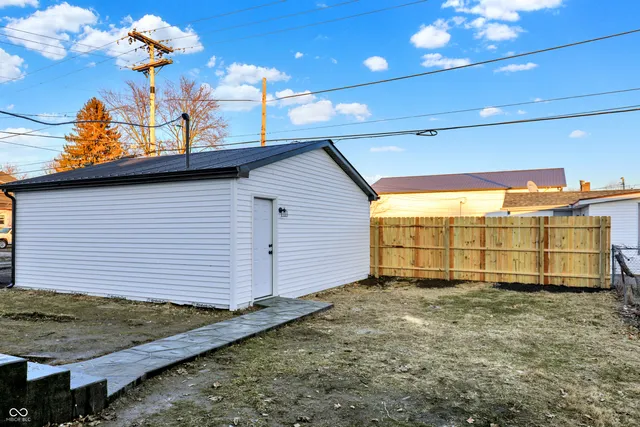 $340,000 | 715 South Anderson Street, Elwood, IN 46036