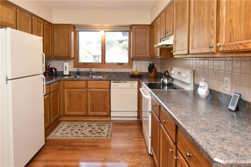 926 Ten Point Drive Rochester Hills, MI 48309 - Photo 11 of 29
