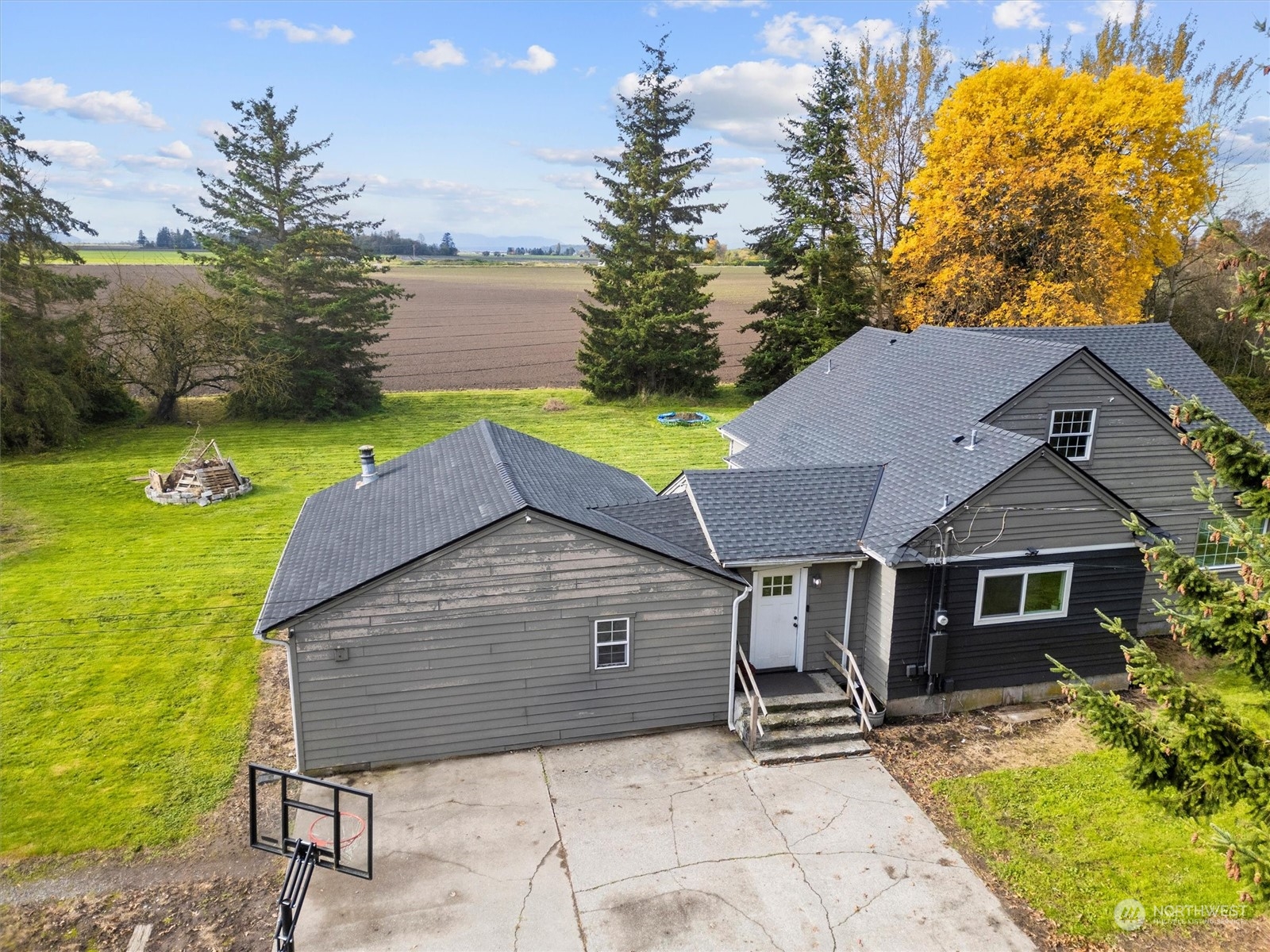 15778 Cemetery Road Bow, WA 98232 - Photo 4 of 40 Gallery Image 4