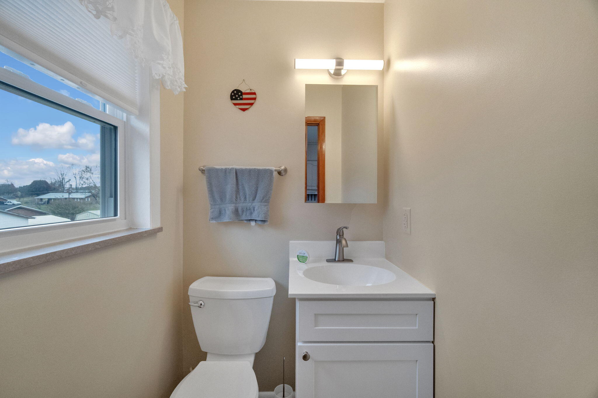 2295 Buckingham Road Greeneville, TN 37745 - Photo 12 of 32 17-web-or-mls-JH-Fri 20231110-054