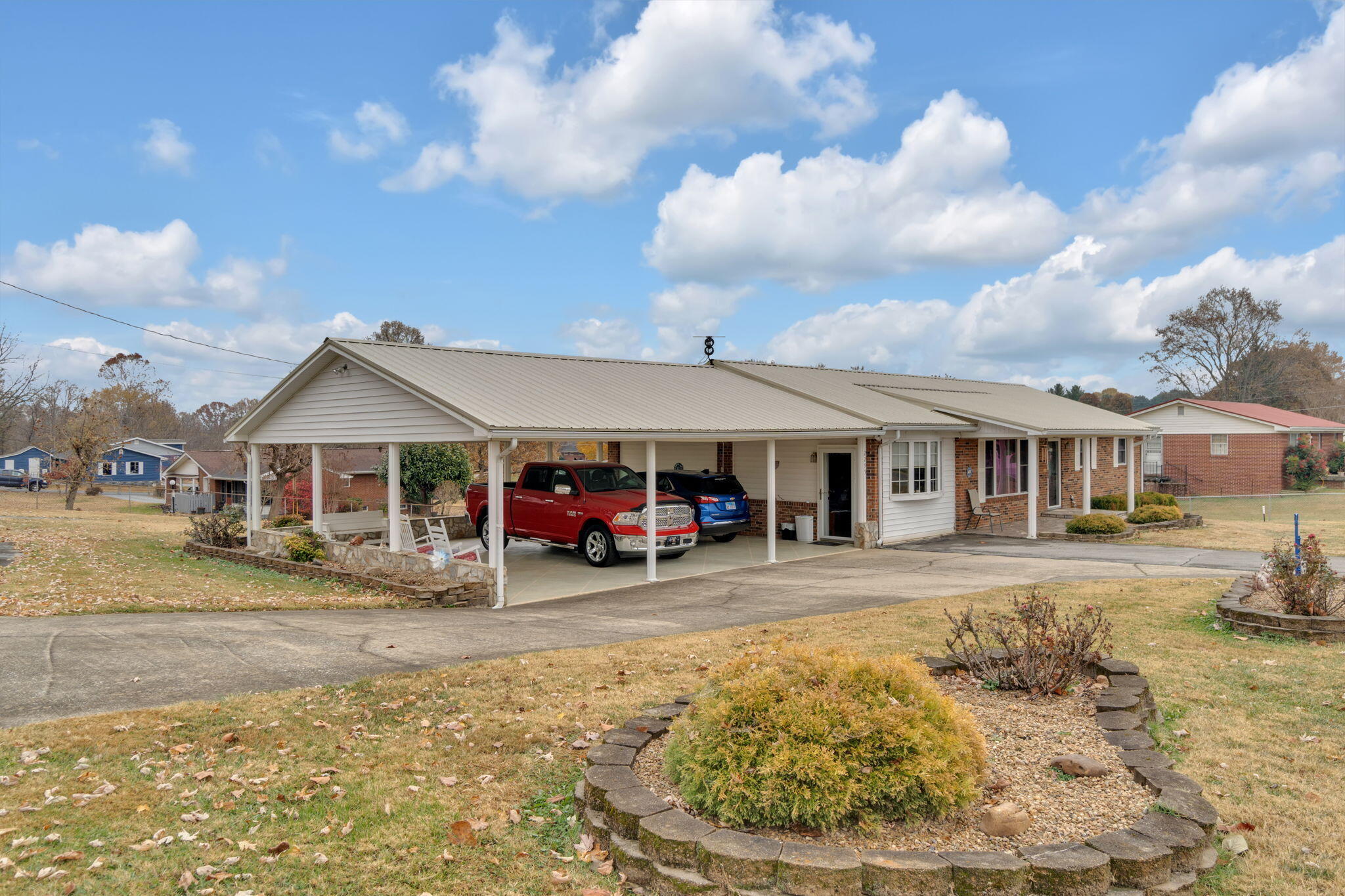 2295 Buckingham Road Greeneville, TN 37745 - Photo 2 of 32 1-web-or-mls-JH-Fri 20231110-031