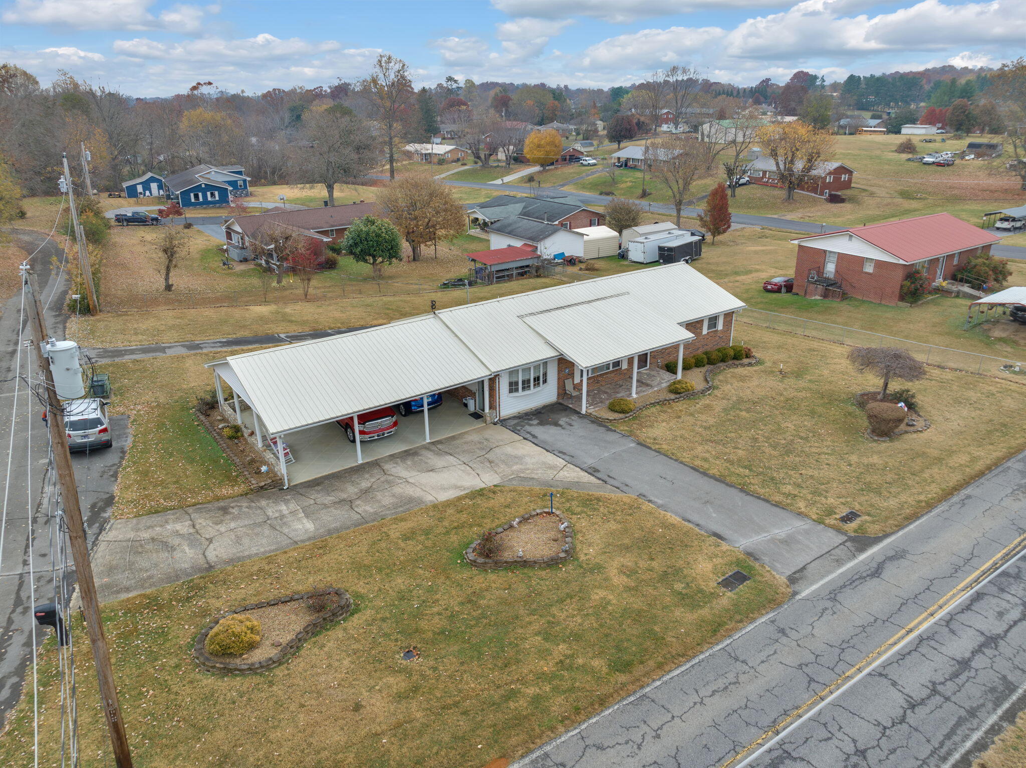 2295 Buckingham Road Greeneville, TN 37745 - Photo 3 of 32 6-web-or-mls-JH-Fri 20231110-013