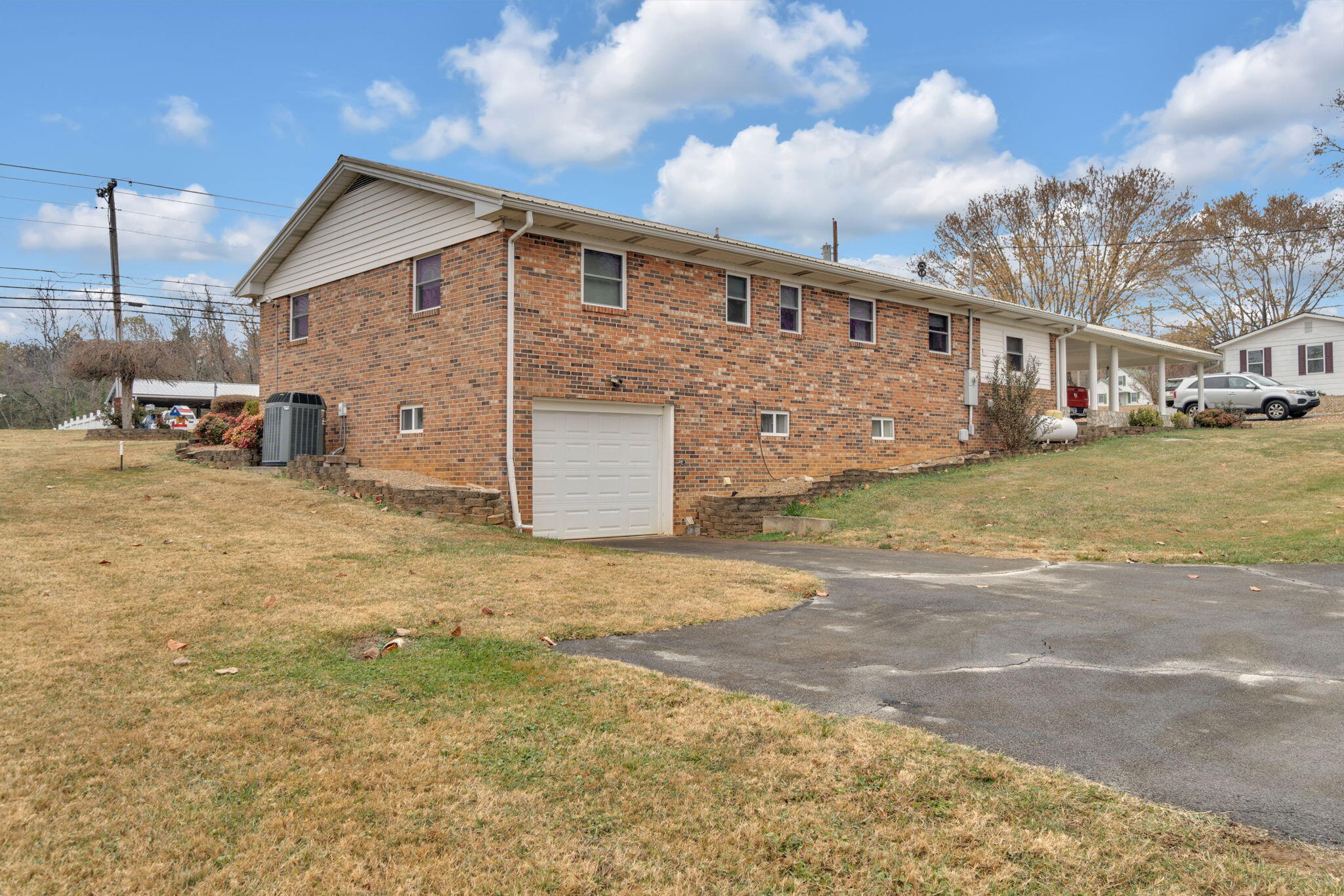 2295 Buckingham Road Greeneville, TN 37745 - Photo 4 of 32 9-web-or-mls-JH-Fri 20231110-025