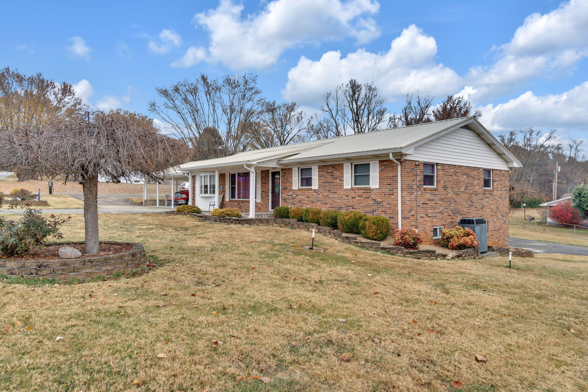 2295 Buckingham Road Greeneville, TN 37745 - Photo 5 of 32 8-web-or-mls-JH-Fri 20231110-022