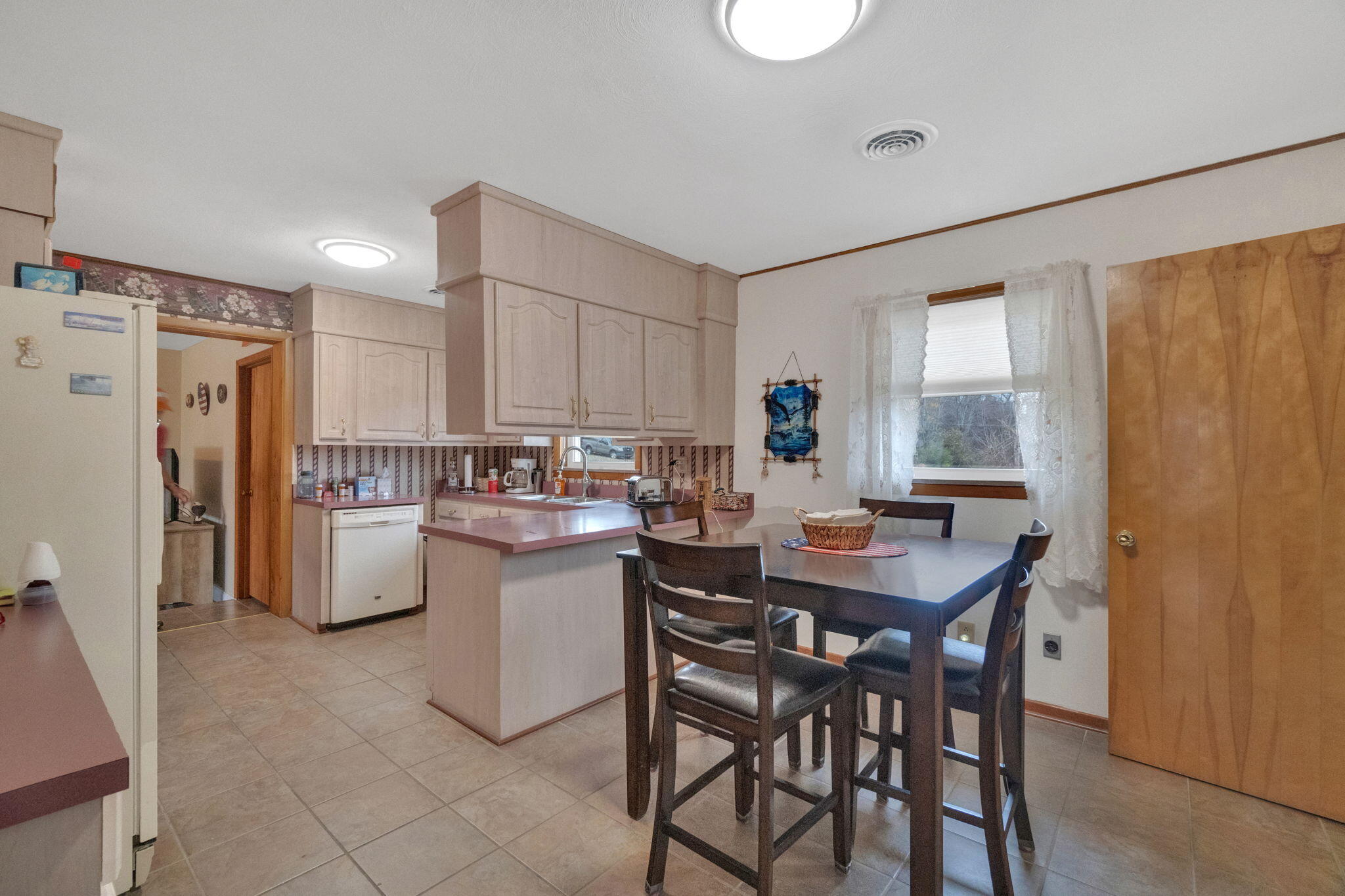 2295 Buckingham Road Greeneville, TN 37745 - Photo 8 of 32 13-web-or-mls-JH-Fri 20231110-042