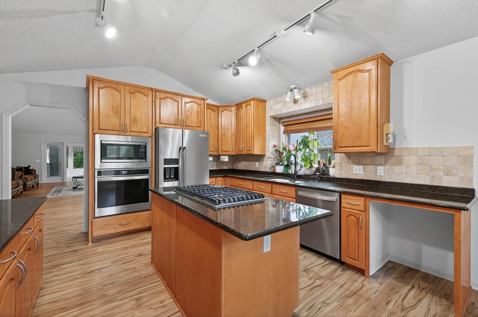 10417 Fawns Way Eden Prairie, MN 55347 - Photo 7 of 53