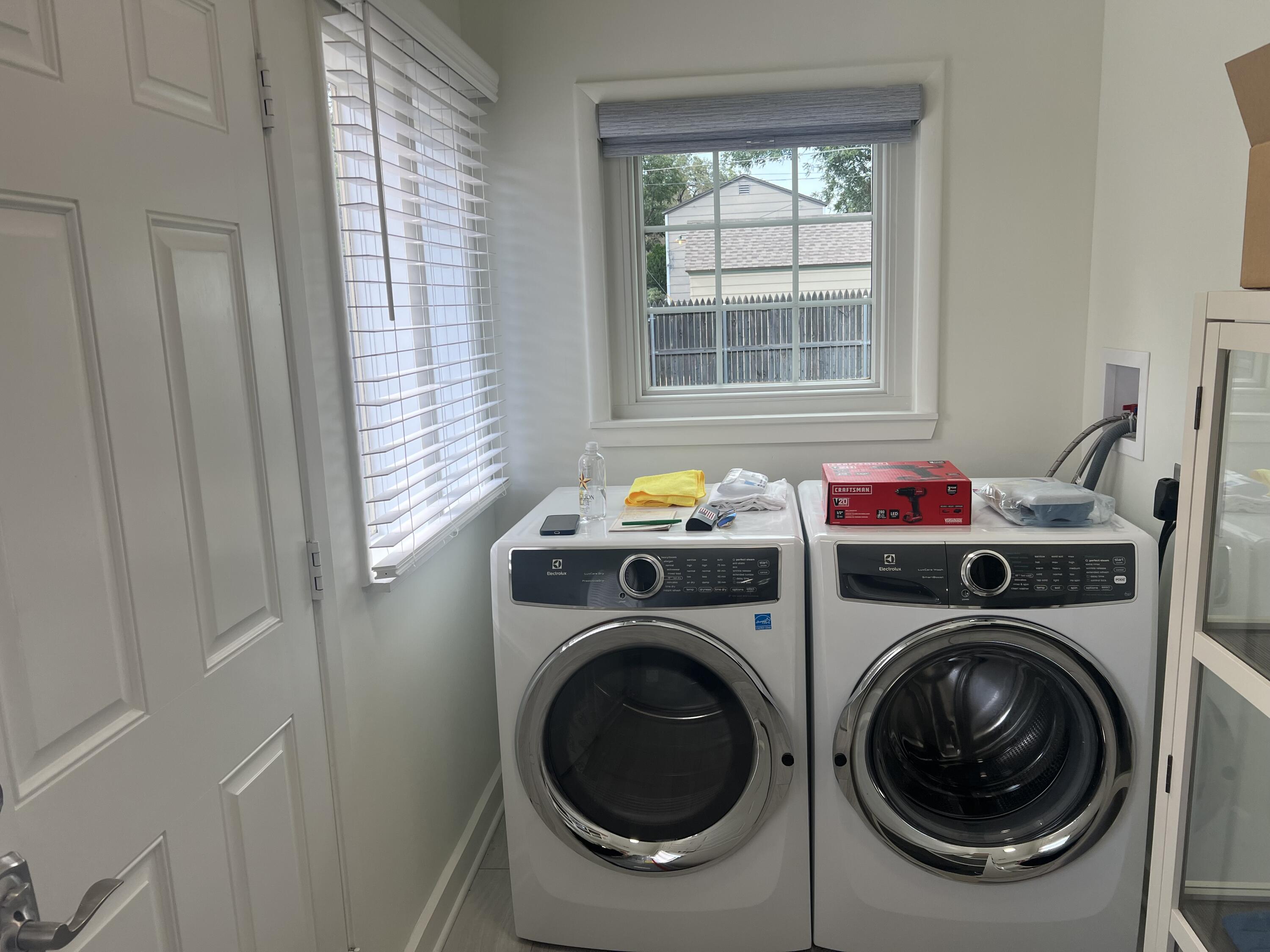 2916 21st Street Lubbock, TX 79410 - Photo 13 of 28 a utility room with dryer and washer