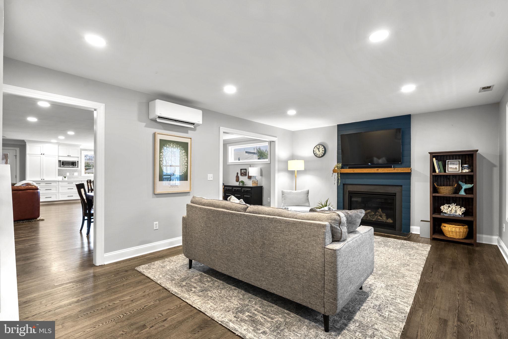 112 Elliott Place Edgewater, MD 21037 - Photo 15 of 56 Main level living room with gas fireplace