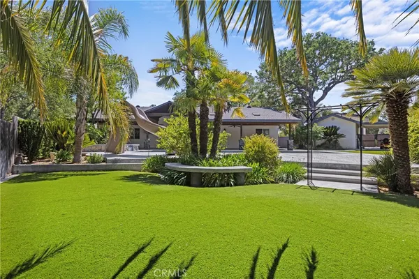 a view of a house with a backyard