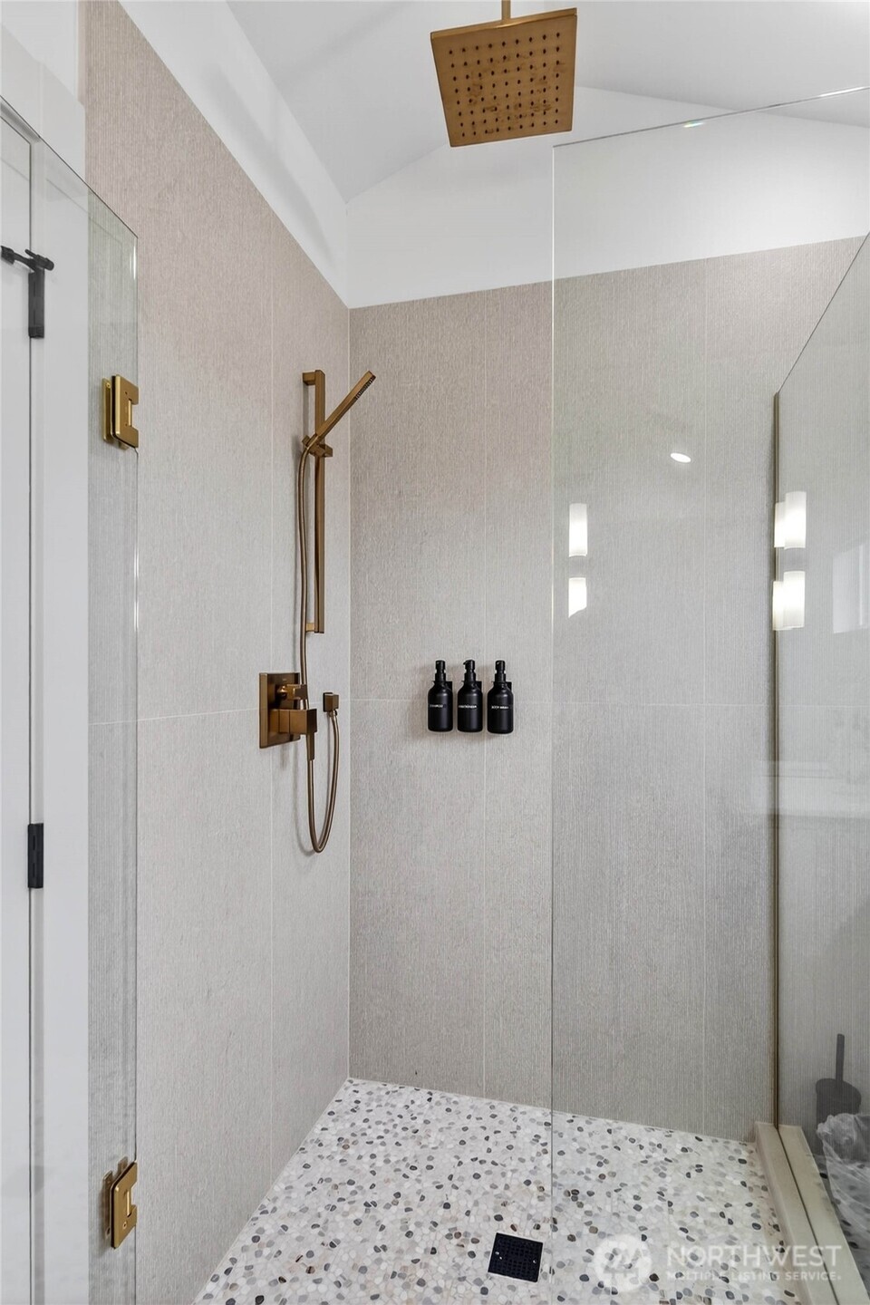 8647 B 18th Avenue Southwest Seattle, WA 98106 - Photo 12 of 28